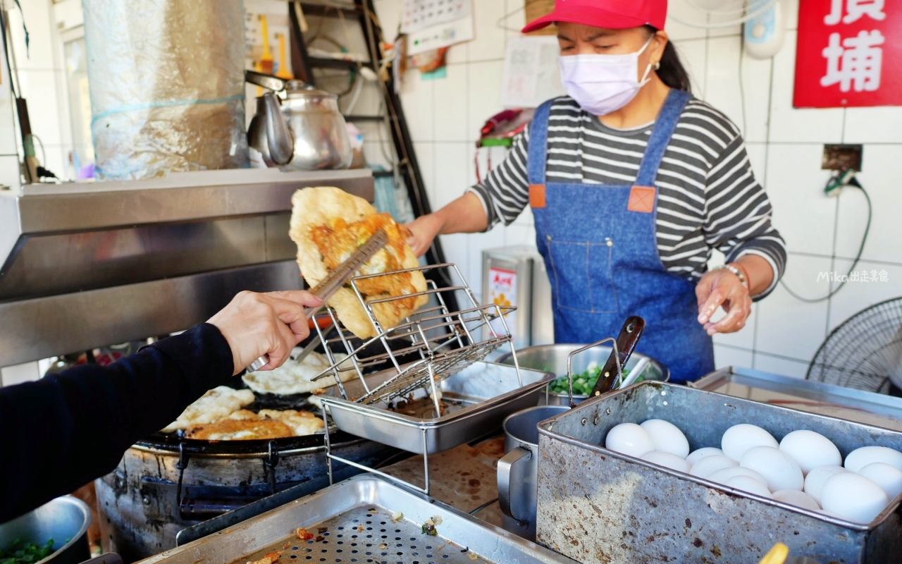 【宜蘭】 頭城 阿嬤蔥油餅｜在地排隊人氣蔥油餅，酥脆軟Q餅皮有麻糬口感，雙蛋加持更美味。