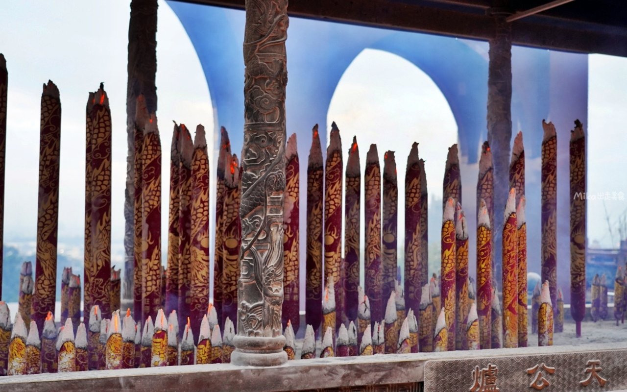 【台中】 龍井 三陽玉府天宮 (龍井天公廟)｜全台最大的天公廟！拜天公超霸氣， 用超巨大 比人還高的龍香及香爐，有夠狂。