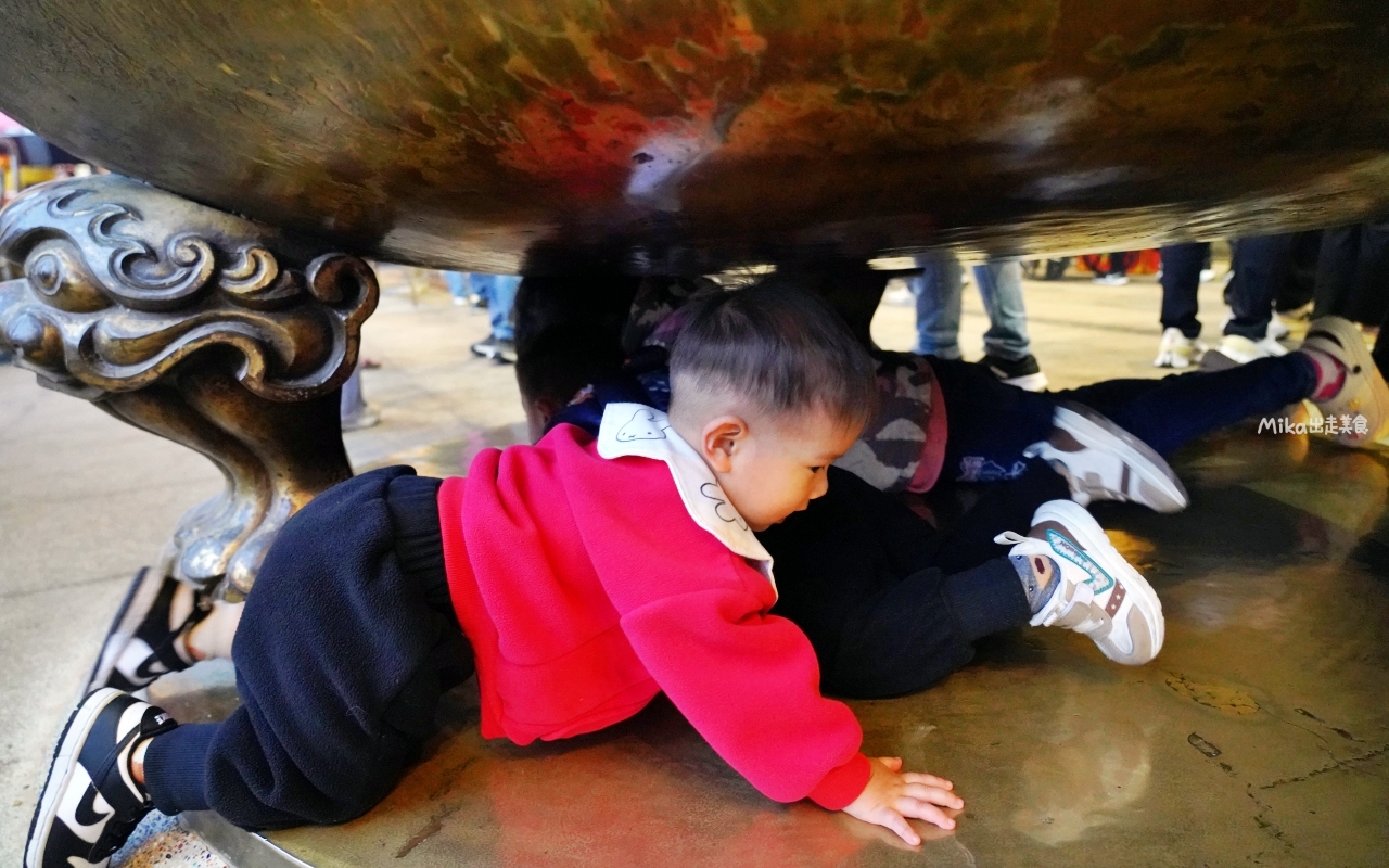 【台中】 龍井 三陽玉府天宮 (龍井天公廟)｜全台最大的天公廟！拜天公超霸氣， 用超巨大 比人還高的龍香及香爐，有夠狂。