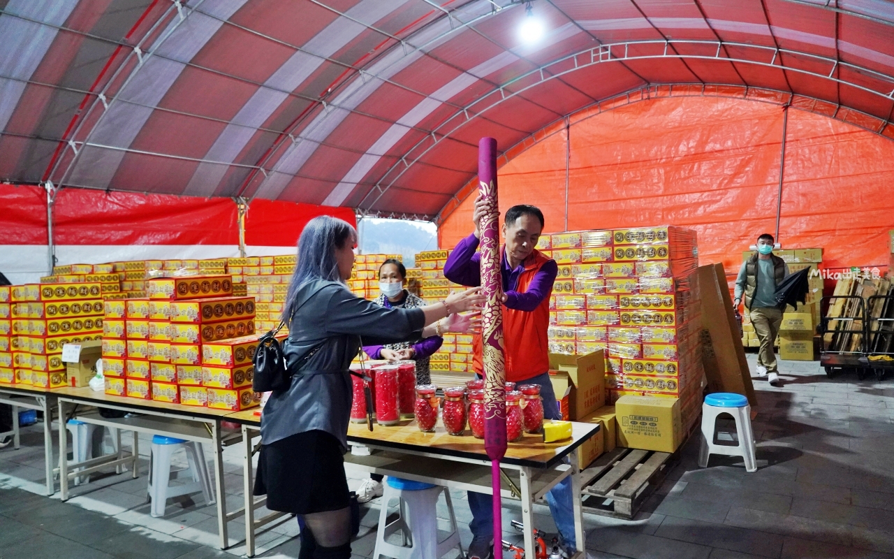 【台中】 龍井 三陽玉府天宮 (龍井天公廟)｜全台最大的天公廟！拜天公超霸氣， 用超巨大 比人還高的龍香及香爐，有夠狂。