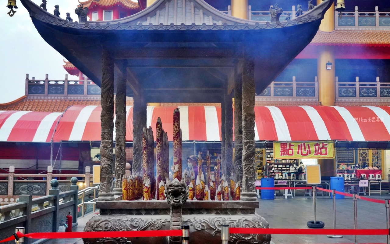 【台中】 龍井 三陽玉府天宮 (龍井天公廟)｜全台最大的天公廟！拜天公超霸氣， 用超巨大 比人還高的龍香及香爐，有夠狂。