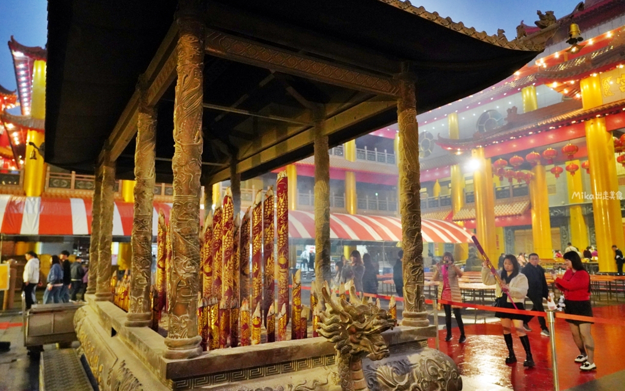 【台中】 龍井 三陽玉府天宮 (龍井天公廟)｜全台最大的天公廟！拜天公超霸氣， 用超巨大 比人還高的龍香及香爐，有夠狂。