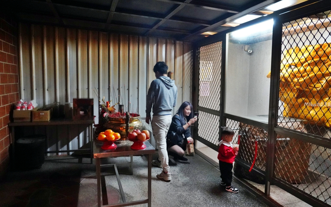 【台中】 龍井 三陽玉府天宮 (龍井天公廟)｜全台最大的天公廟！拜天公超霸氣， 用超巨大 比人還高的龍香及香爐，有夠狂。