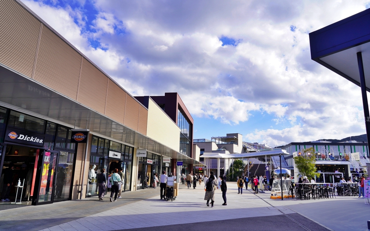 【日本】 THE OUTLETS 北九州& AEON永旺夢樂城八幡東｜九州最大規模的購物天堂，近300多家商店，超級親子友善，還有折扣優惠攻略喔。