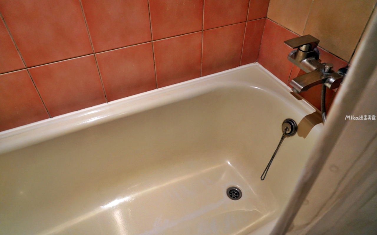 【台中】 東區 企業家大飯店｜台中 火車站周邊推薦住宿，平日住宿最便宜一晚千元有找 還附停車位跟早餐，位於老城區，超復古 年代感十足。