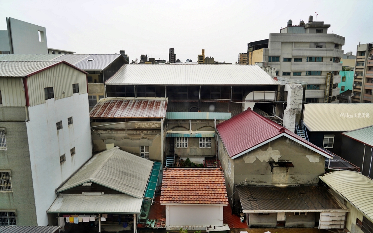【台中】 東區 企業家大飯店｜台中 火車站周邊推薦住宿，平日住宿最便宜一晚千元有找 還附停車位跟早餐，位於老城區，超復古 年代感十足。