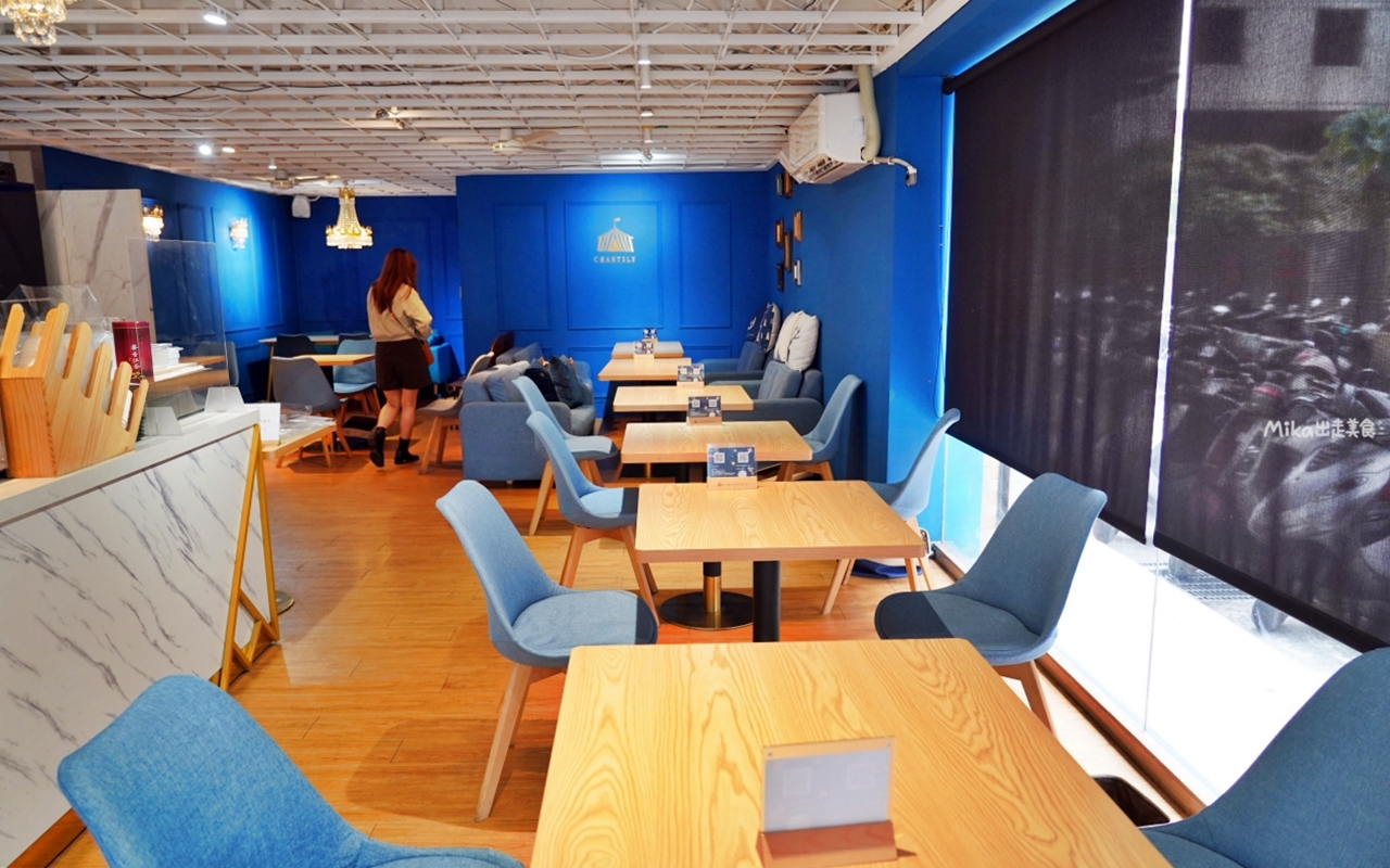 【台中】北區 香緹果子咖啡館｜台中第一名 千層蛋糕！人氣排隊名店，多達25層，奶油香甜不膩口。