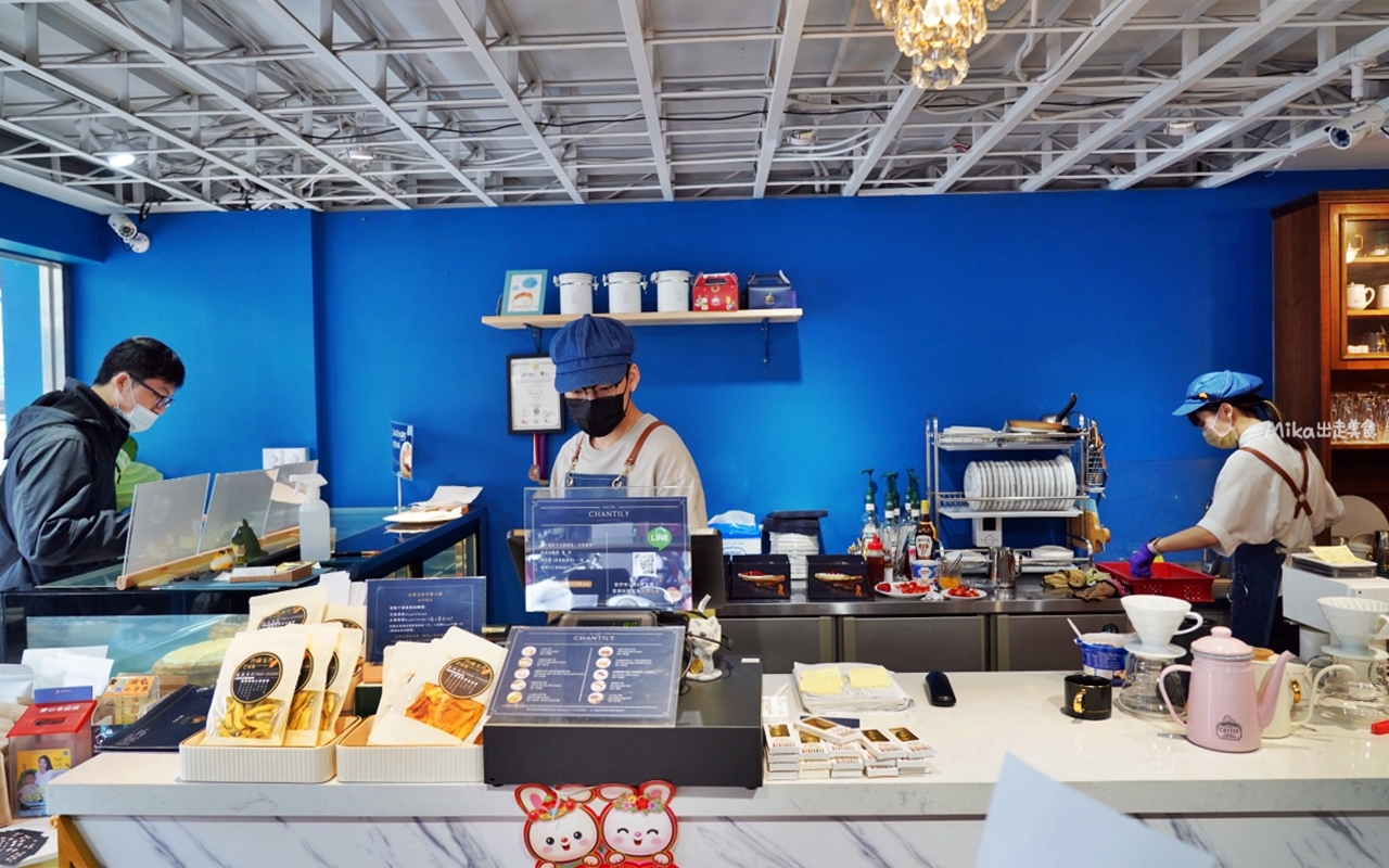 【台中】北區 香緹果子咖啡館｜台中第一名 千層蛋糕！人氣排隊名店，多達25層，奶油香甜不膩口。