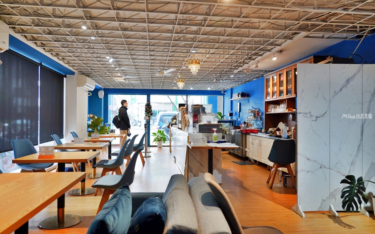 【台中】北區 香緹果子咖啡館｜台中第一名 千層蛋糕！人氣排隊名店，多達25層，奶油香甜不膩口。