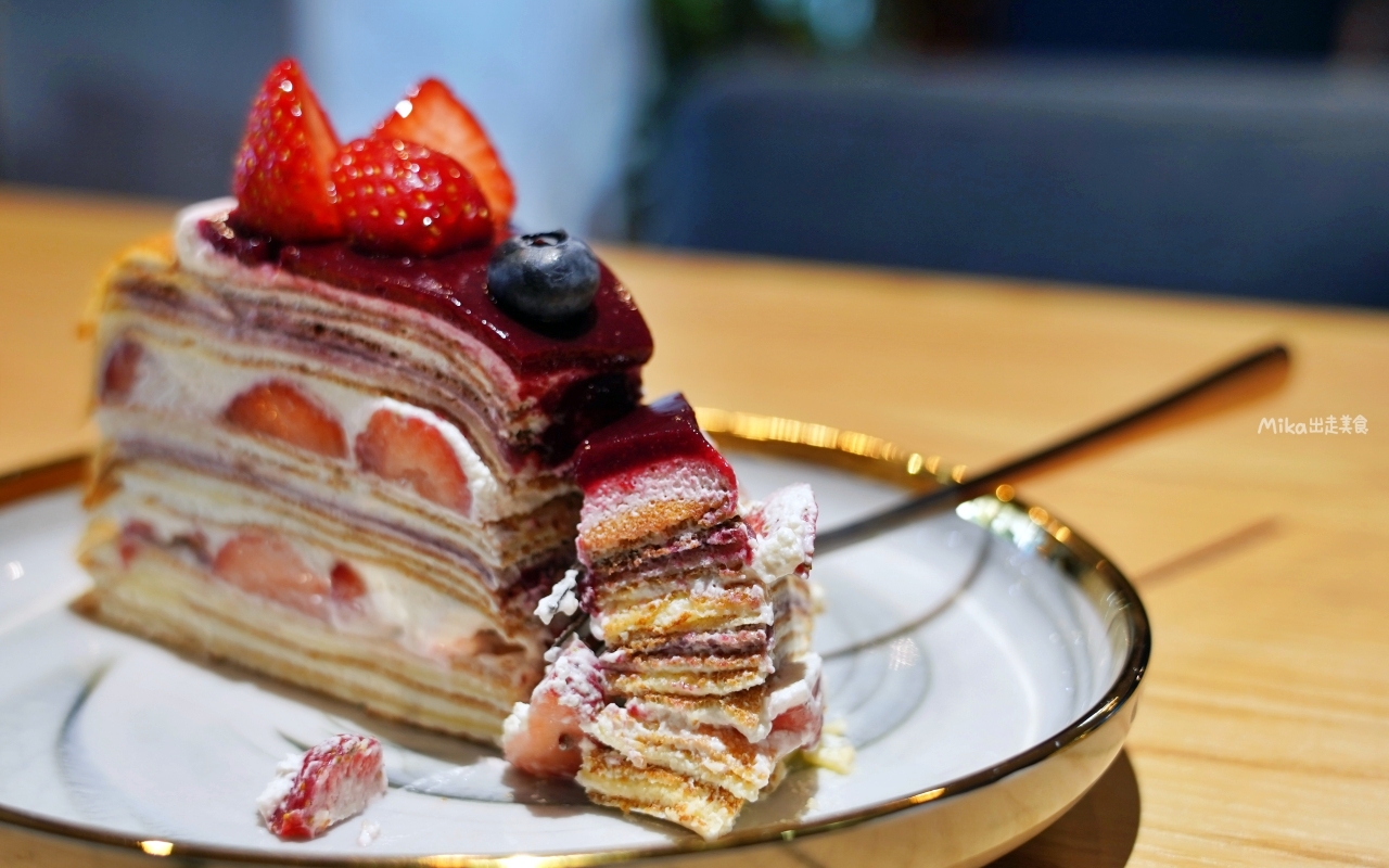 【台中】北區 香緹果子咖啡館｜台中第一名 千層蛋糕！人氣排隊名店，多達25層，奶油香甜不膩口。