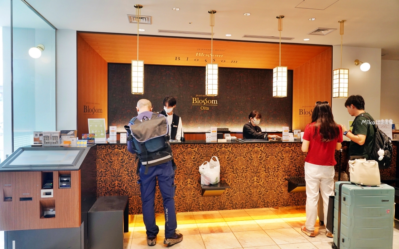 【日本】大分JR九州Blossom飯店|真的就住在JR 大分站旁,擁有可眺望整個大分街景的頂樓露天溫泉,而且還是由七星列車水戸岡大師設計裝潢而成,低調奢華,周邊生活圈便利。 【日本】大分JR九州Blossom飯店|真的就住在JR 大分站旁,擁有可眺望整個大分街景的頂樓露天溫泉,而且還是由七星列車水戸岡大師設計裝潢而成,低調奢華,周邊生活圈便利。