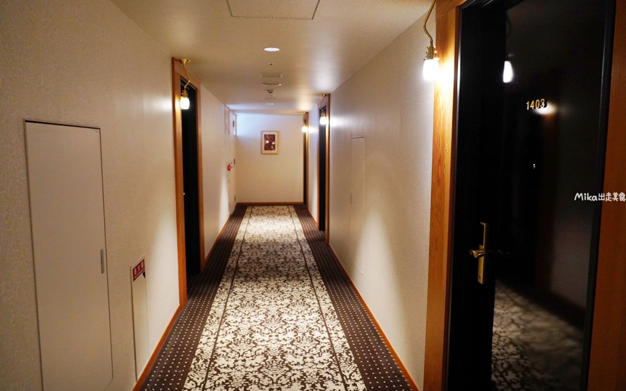 【日本】大分JR九州Blossom飯店｜真的就住在JR 大分站旁，擁有可眺望整個大分街景的頂樓露天溫泉，而且還是由七星列車水戸岡大師設計裝潢而成，低調奢華，周邊生活圈便利。