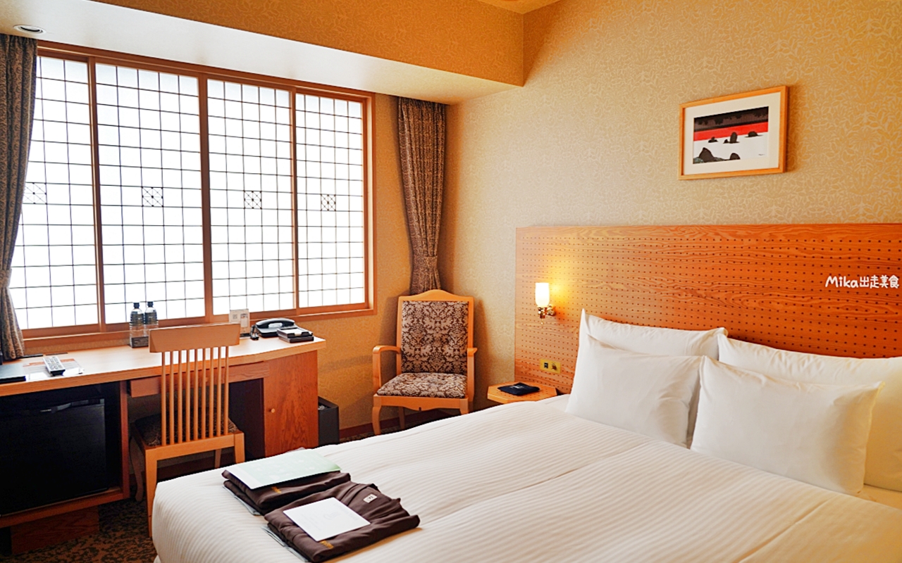 【日本】大分JR九州Blossom飯店|真的就住在JR 大分站旁,擁有可眺望整個大分街景的頂樓露天溫泉,而且還是由七星列車水戸岡大師設計裝潢而成,低調奢華,周邊生活圈便利。 【日本】大分JR九州Blossom飯店|真的就住在JR 大分站旁,擁有可眺望整個大分街景的頂樓露天溫泉,而且還是由七星列車水戸岡大師設計裝潢而成,低調奢華,周邊生活圈便利。