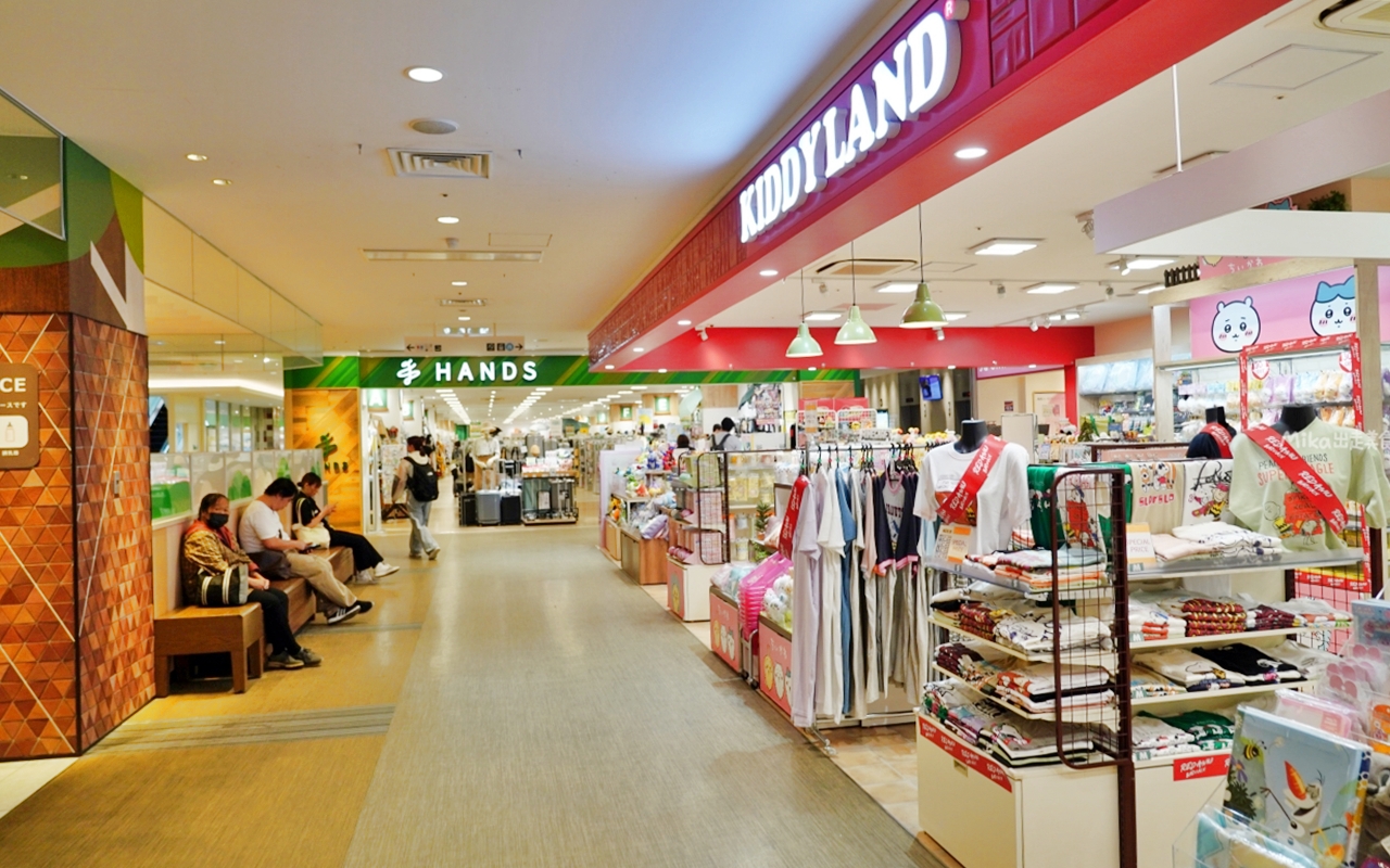 【日本】大分JR九州Blossom飯店|真的就住在JR 大分站旁,擁有可眺望整個大分街景的頂樓露天溫泉,而且還是由七星列車水戸岡大師設計裝潢而成,低調奢華,周邊生活圈便利。 【日本】大分JR九州Blossom飯店|真的就住在JR 大分站旁,擁有可眺望整個大分街景的頂樓露天溫泉,而且還是由七星列車水戸岡大師設計裝潢而成,低調奢華,周邊生活圈便利。