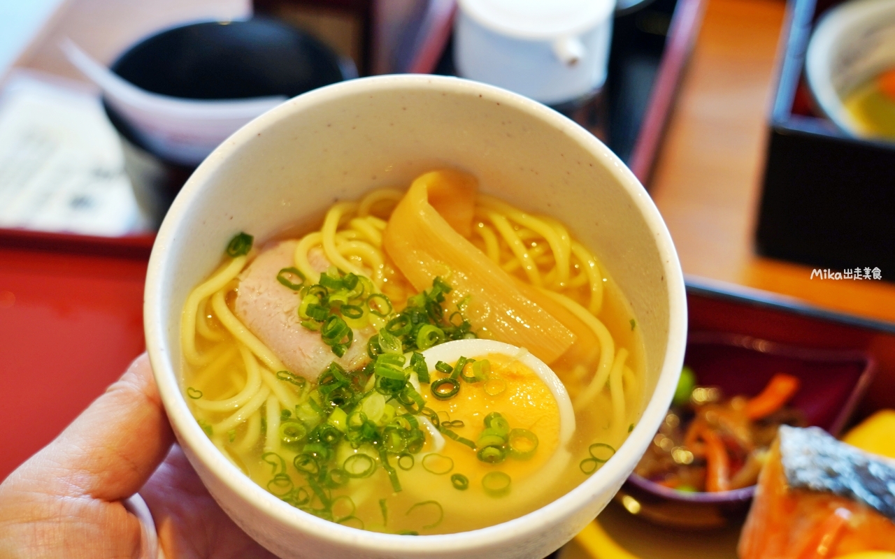 【日本】大分JR九州Blossom飯店|真的就住在JR 大分站旁,擁有可眺望整個大分街景的頂樓露天溫泉,而且還是由七星列車水戸岡大師設計裝潢而成,低調奢華,周邊生活圈便利。 【日本】大分JR九州Blossom飯店|真的就住在JR 大分站旁,擁有可眺望整個大分街景的頂樓露天溫泉,而且還是由七星列車水戸岡大師設計裝潢而成,低調奢華,周邊生活圈便利。