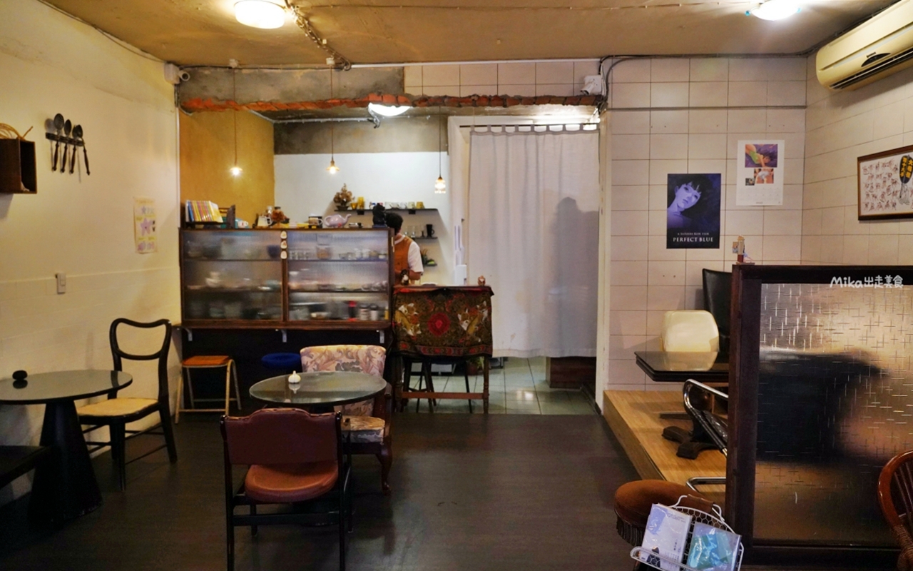 【台中】 西區 夕 日 裡 的 王 八 蛋｜巷弄內復古老宅 日式刨冰店！深夜限定 無菜單刨冰，多層次風味果香搭配，細節滿滿。