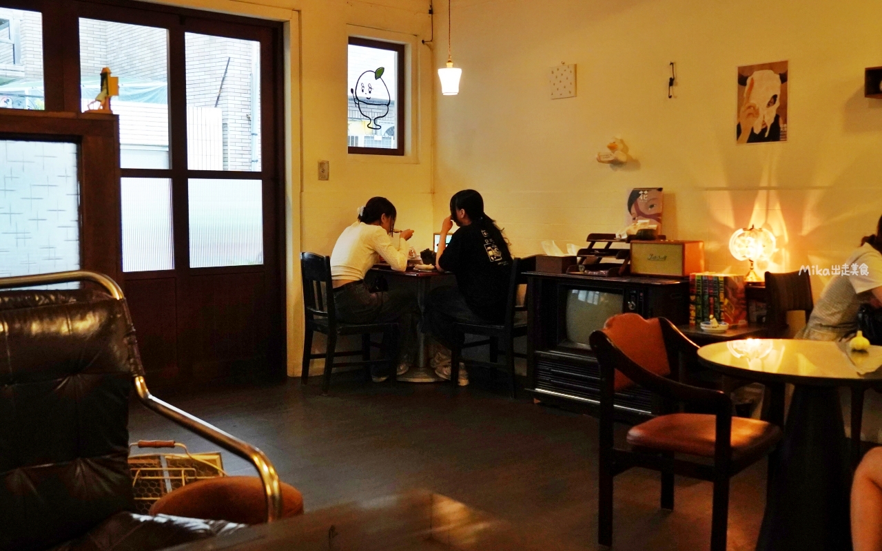 【台中】 西區 夕 日 裡 的 王 八 蛋｜巷弄內復古老宅 日式刨冰店！深夜限定 無菜單刨冰，多層次風味果香搭配，細節滿滿。