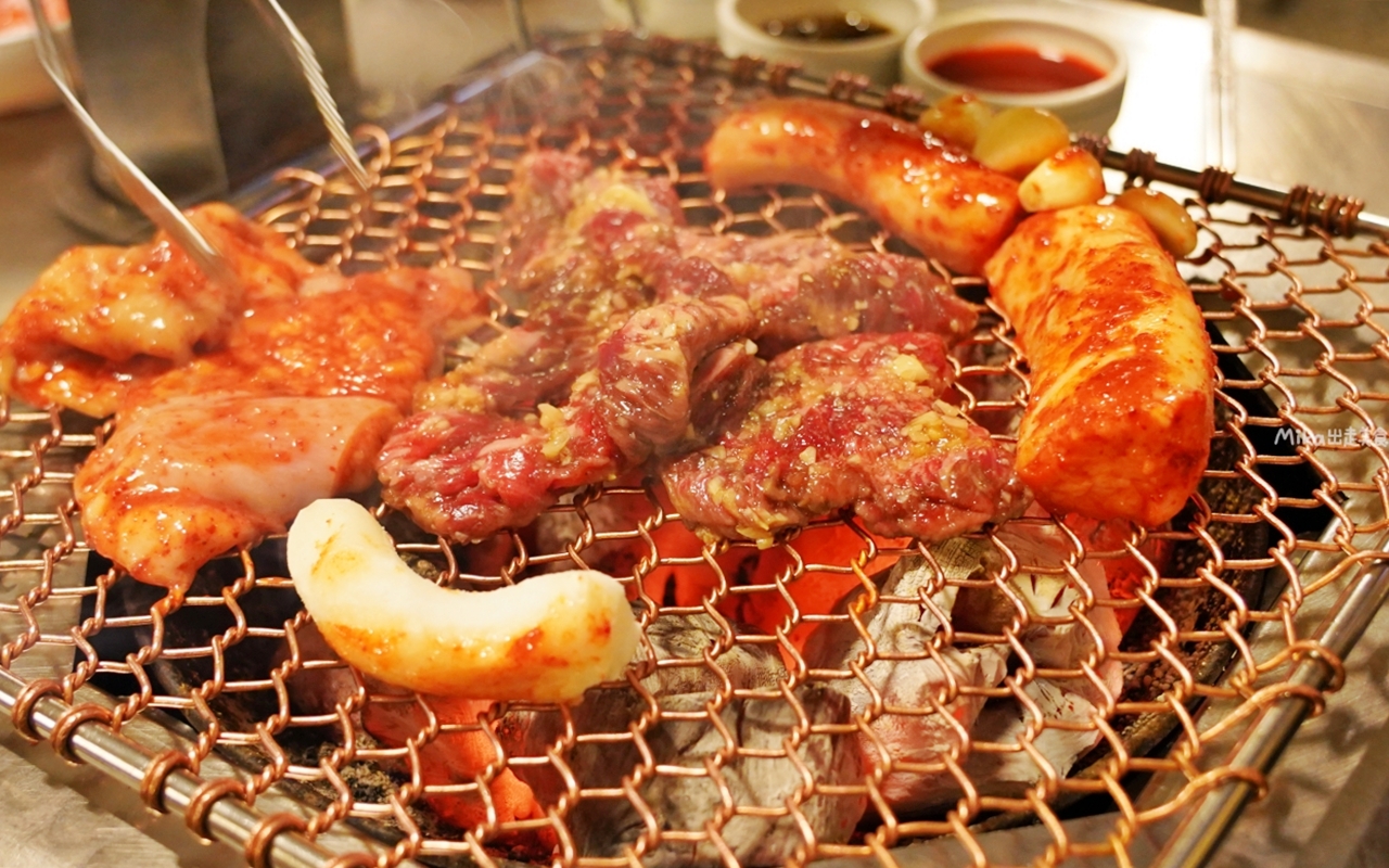 【韓國】 首爾 世光烤腸 江南店｜復古裝潢 炭火慢烤 ，油滋滋香噴噴烤腸控最愛，蒜蓉牛肋條超推。