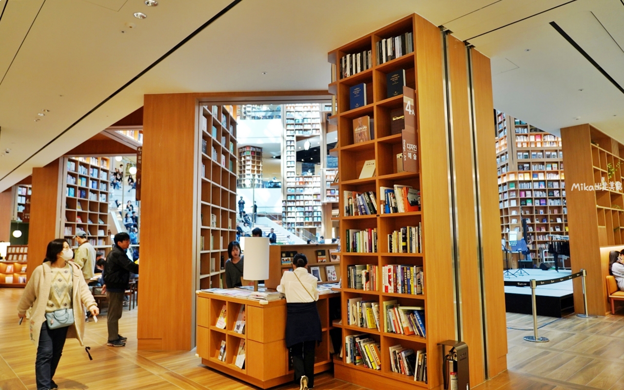 【韓國】 水原 Starfield星空圖書館｜有夠壯觀 高達13公尺的超巨大落地式設計 網美書櫃牆，共7萬多本藏書，唯美浪漫。