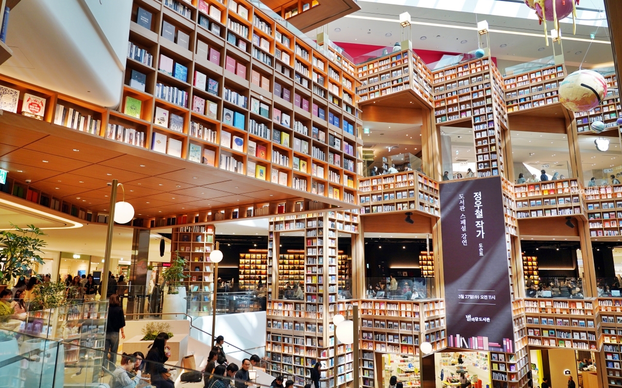 【韓國】 水原 Starfield星空圖書館｜有夠壯觀 高達13公尺的超巨大落地式設計 網美書櫃牆，共7萬多本藏書，唯美浪漫。