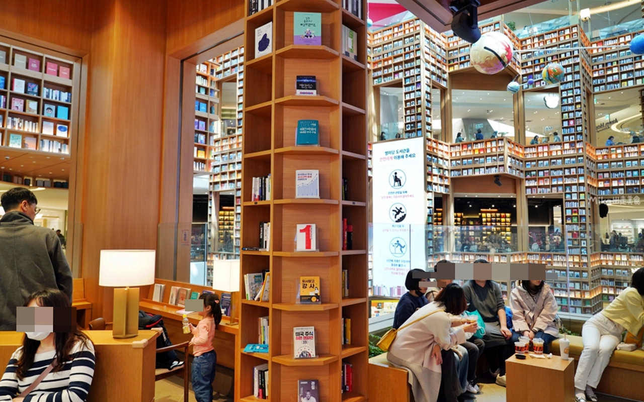 【韓國】 水原 Starfield星空圖書館｜有夠壯觀 高達13公尺的超巨大落地式設計 網美書櫃牆，共7萬多本藏書，唯美浪漫。