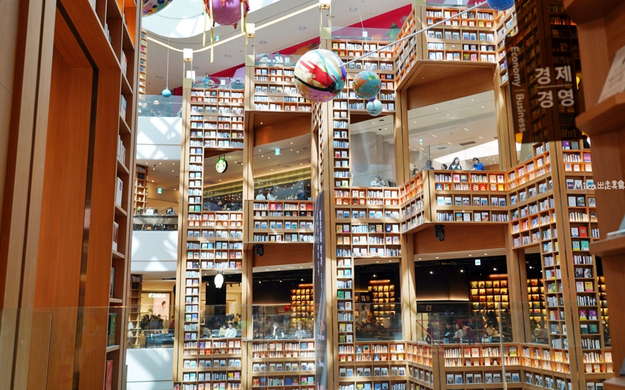 【韓國】 水原 Starfield星空圖書館｜有夠壯觀 高達13公尺的超巨大落地式設計 網美書櫃牆，共7萬多本藏書，唯美浪漫。
