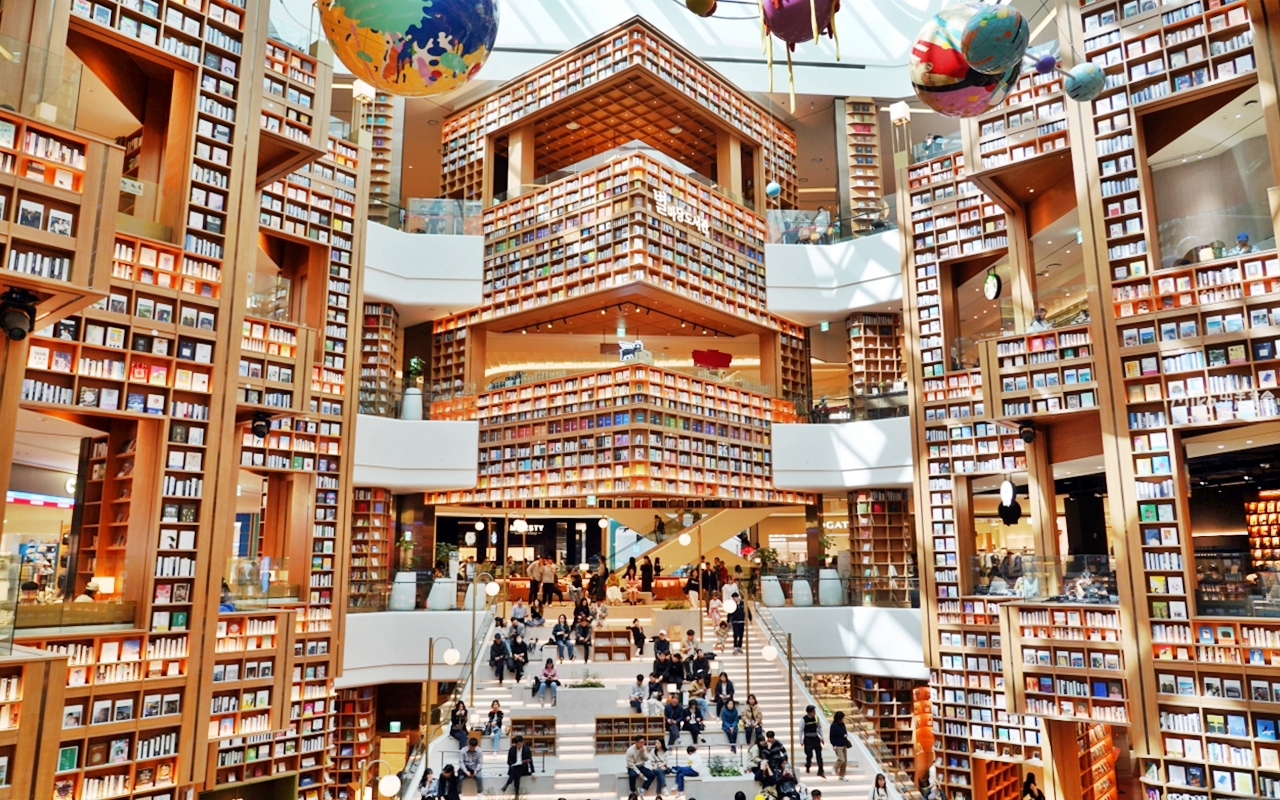 【韓國】 水原 Starfield星空圖書館｜有夠壯觀 高達13公尺的超巨大落地式設計 網美書櫃牆，共7萬多本藏書，唯美浪漫。