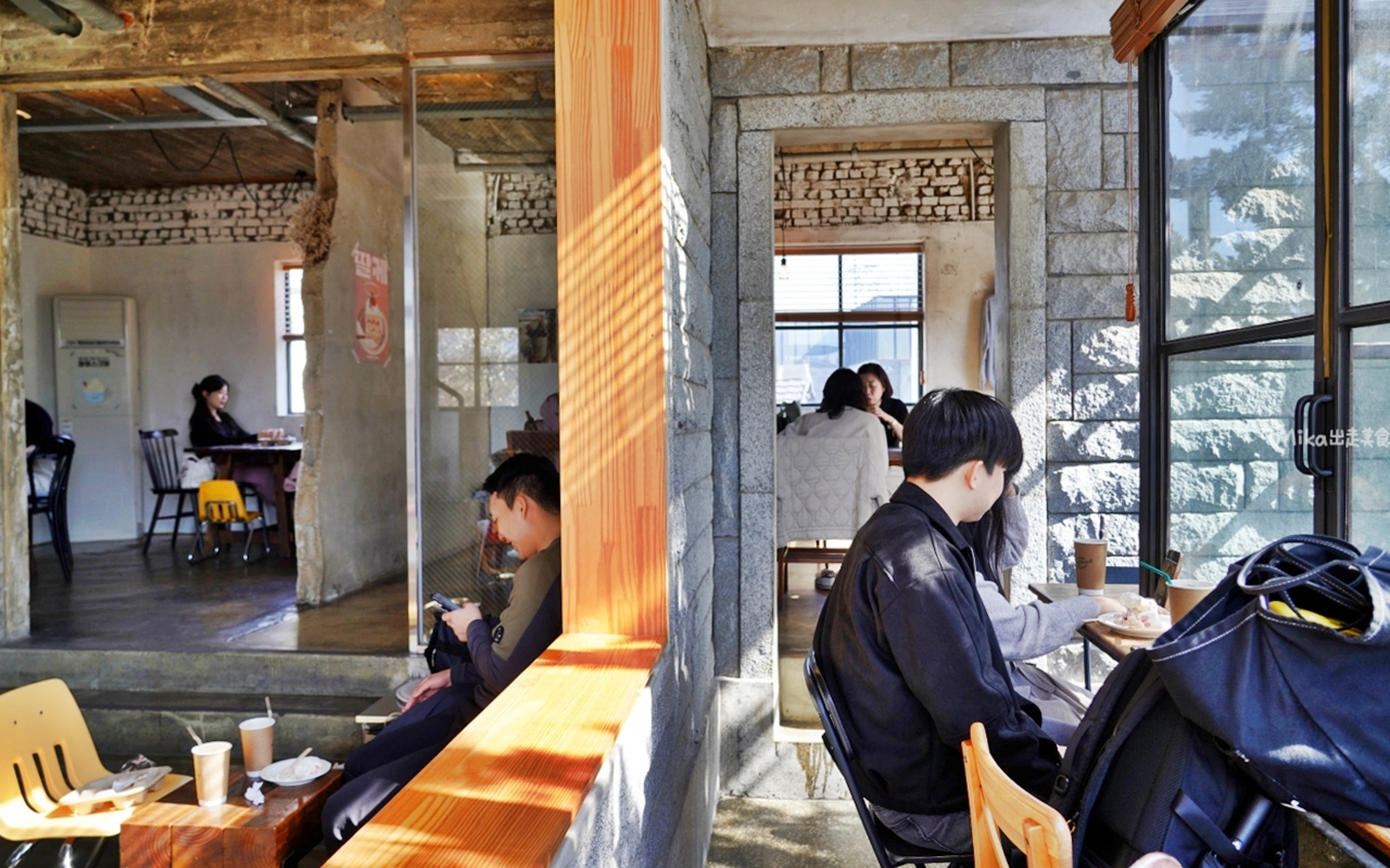 【韓國】 水原市  Jung Jiyoung Coffee Roasters 長安門店｜水原在地咖啡品牌，水原華城旁 廢墟風咖啡廳。