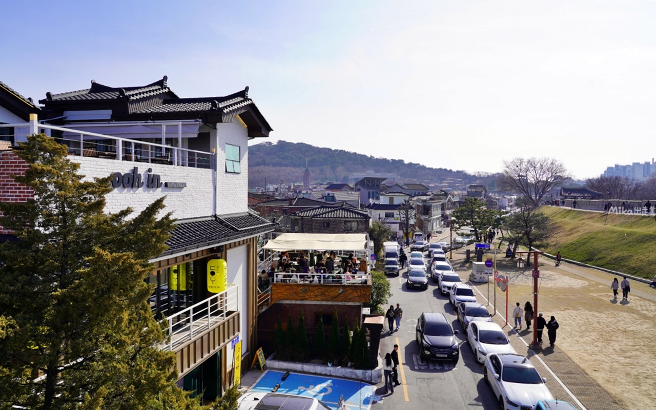 【韓國】 水原市  Jung Jiyoung Coffee Roasters 長安門店｜水原在地咖啡品牌，水原華城旁 廢墟風咖啡廳。