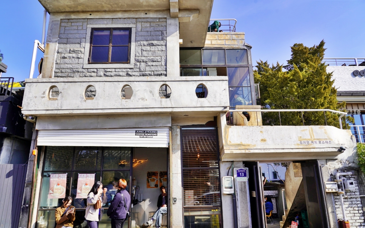 【韓國】 水原市  Jung Jiyoung Coffee Roasters 長安門店｜水原在地咖啡品牌，水原華城旁 廢墟風咖啡廳。