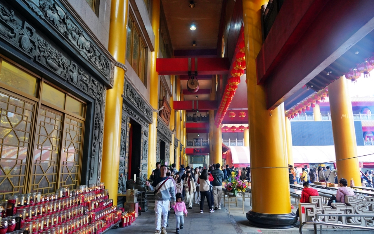 【台中】 龍井 三陽玉府天宮 (龍井天公廟)｜全台最大的天公廟！拜天公超霸氣， 用超巨大 比人還高的龍香及香爐，有夠狂。