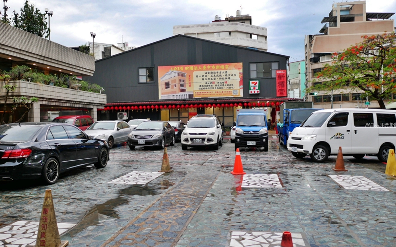 【台中】 東區 企業家大飯店｜台中 火車站周邊推薦住宿，平日住宿最便宜一晚千元有找 還附停車位跟早餐，位於老城區，超復古 年代感十足。