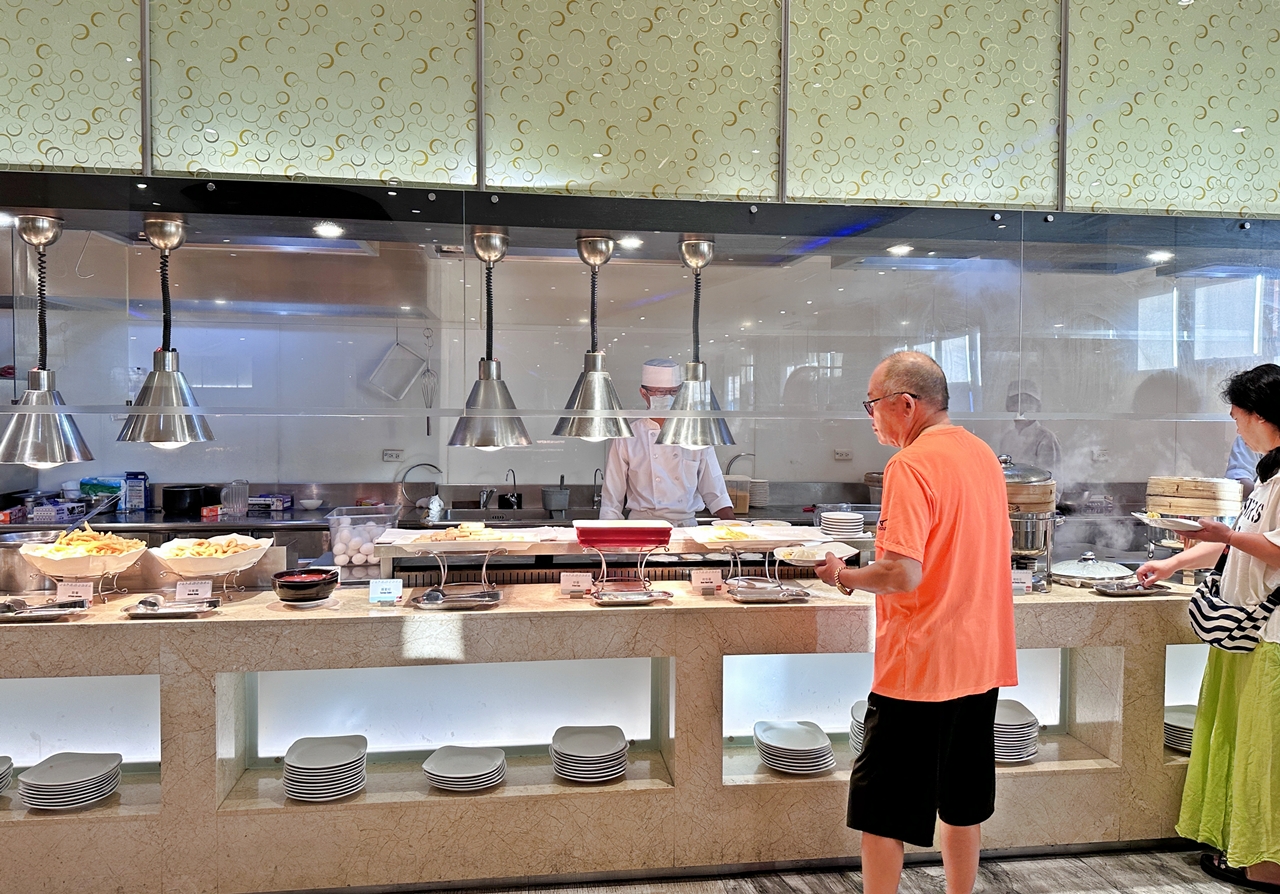 【澎湖】 福朋喜來登酒店｜澎湖住宿首選，豪華自助早餐跟無敵海景房還有大陽台，海天一色的無邊際泳池超級美！