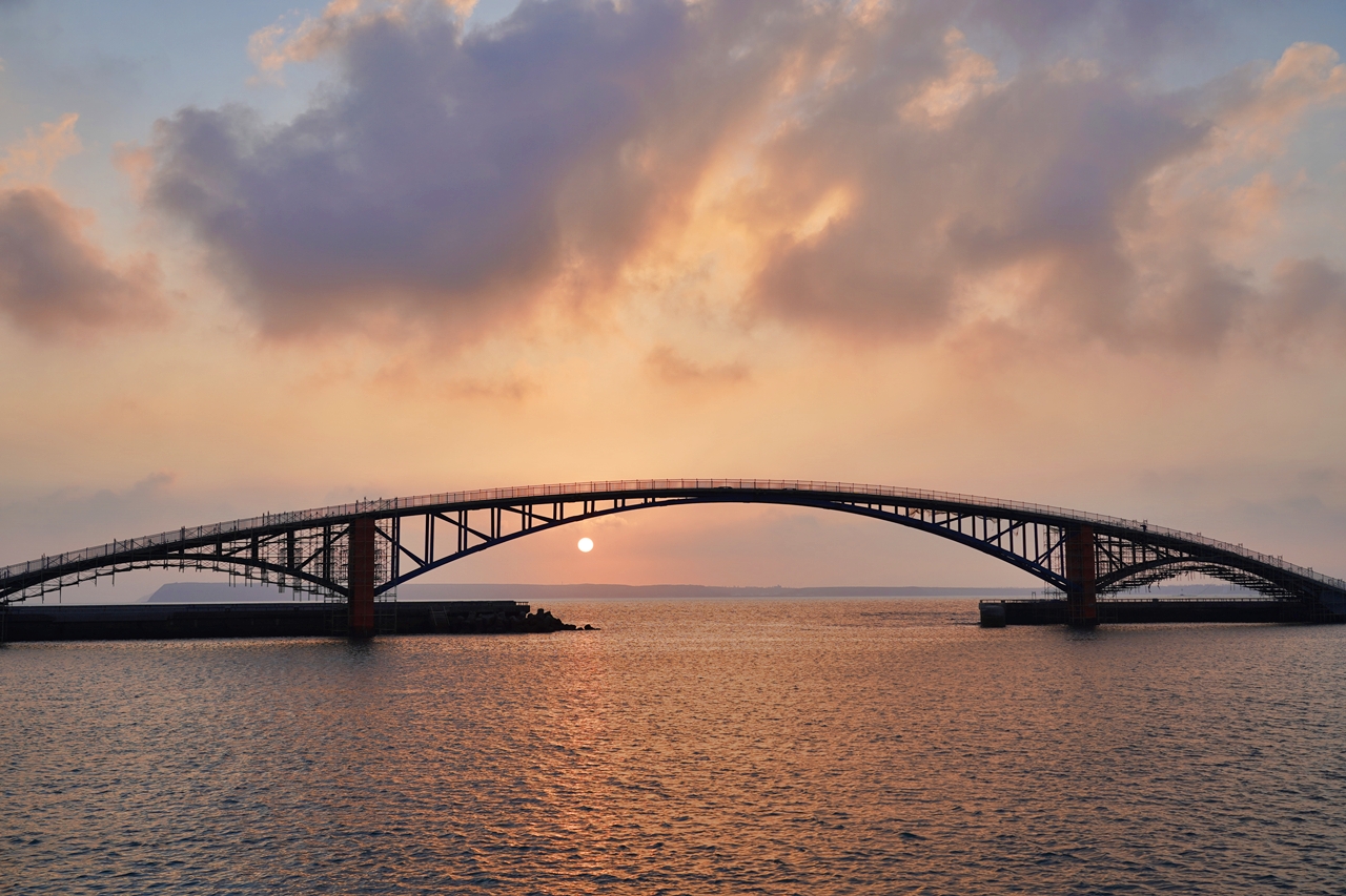 【澎湖】 台灣好行 澎湖空港快線｜澎湖一日旅遊 交通攻略，持澎湖空港快線一日券，市區內不限次數搭到飽只要100元！