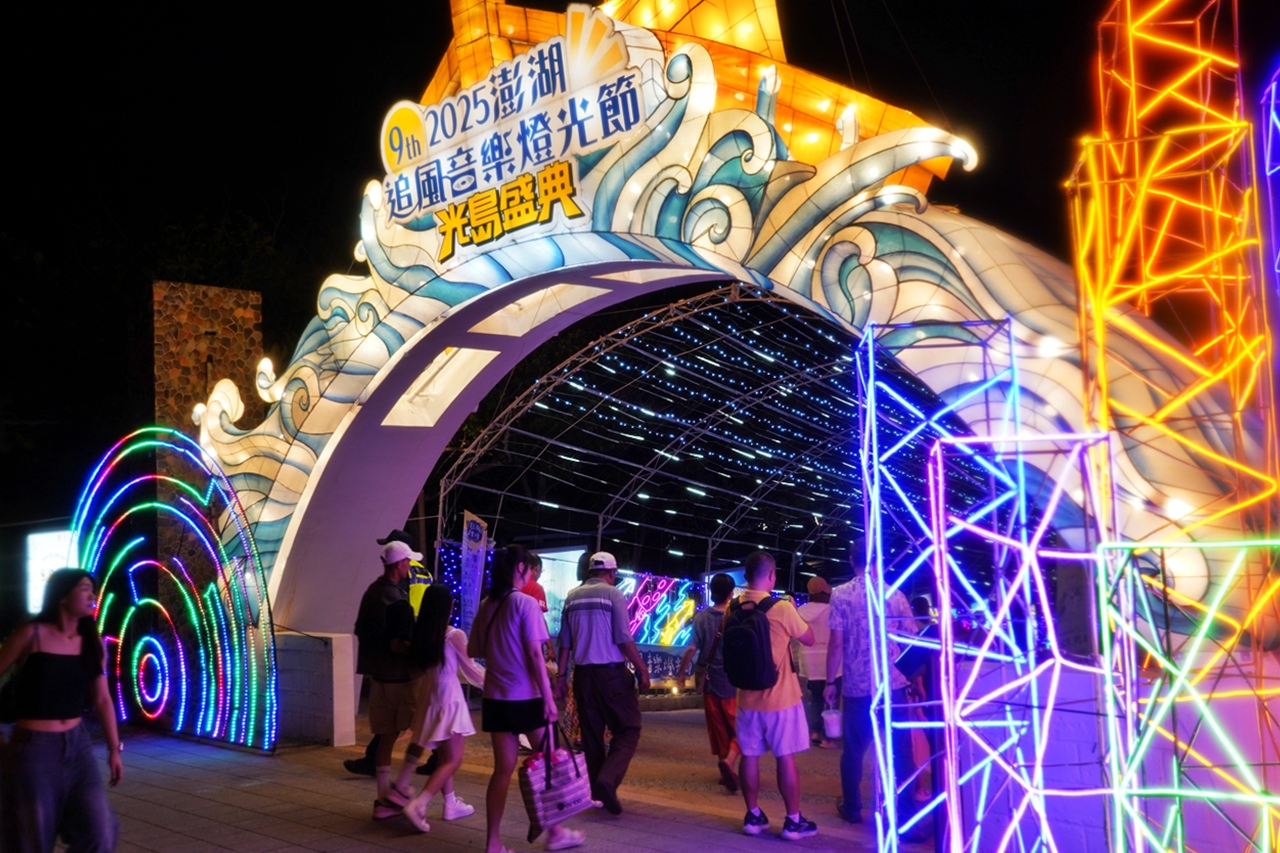 【澎湖】 台灣好行 澎湖空港快線｜澎湖一日旅遊 交通攻略，持澎湖空港快線一日券，市區內不限次數搭到飽只要100元！