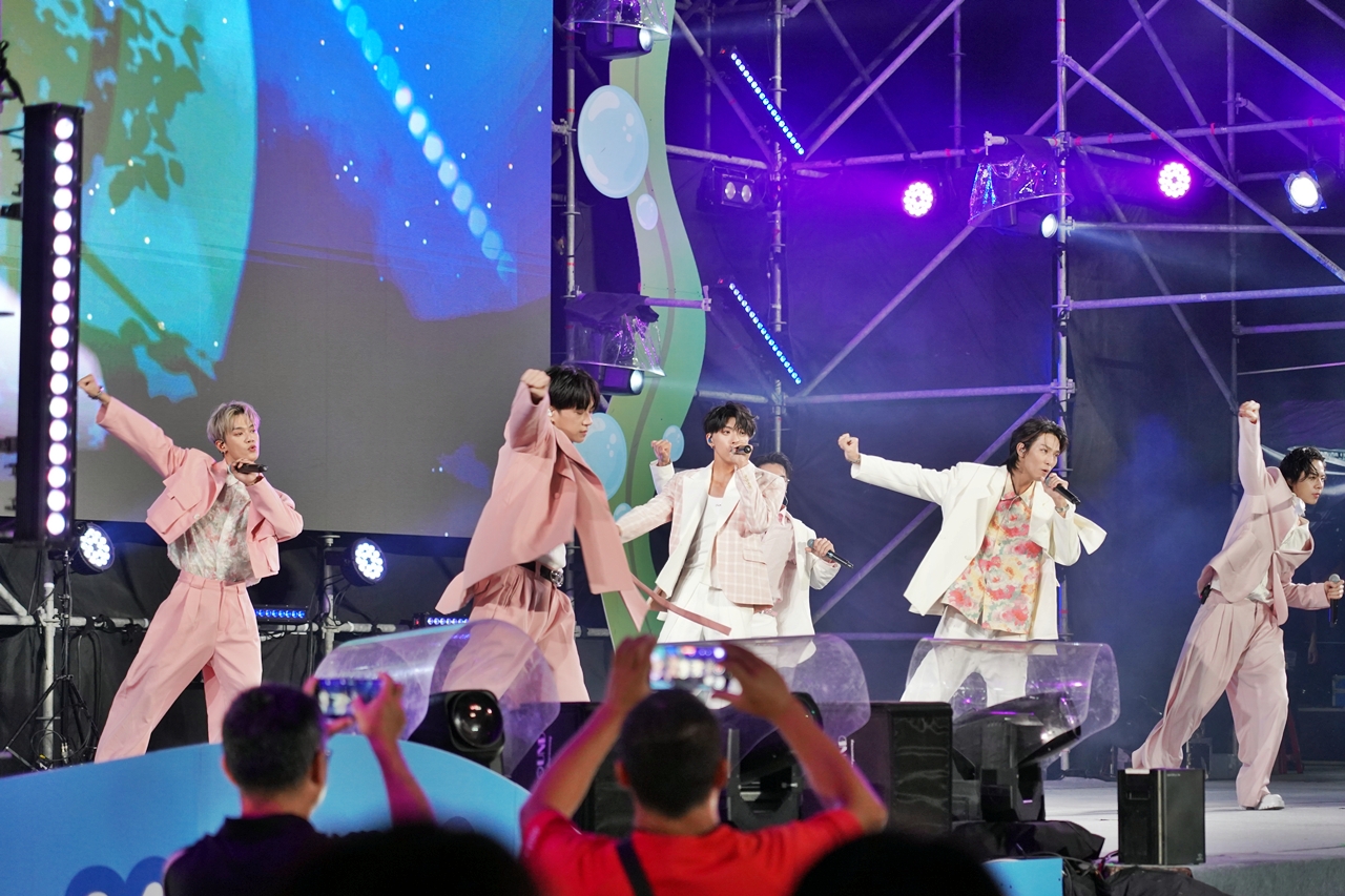 【澎湖】 台灣好行 澎湖空港快線｜澎湖一日旅遊 交通攻略，持澎湖空港快線一日券，市區內不限次數搭到飽只要100元！