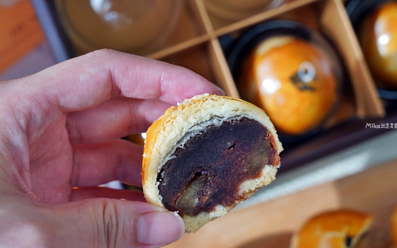 【桃園】 中壢 黃門巷口 蛋黃酥專賣店｜低油低鹽 純手工限量製作蛋黃酥專賣，獨特風味帶果香的 柚香豆沙 好吃 。