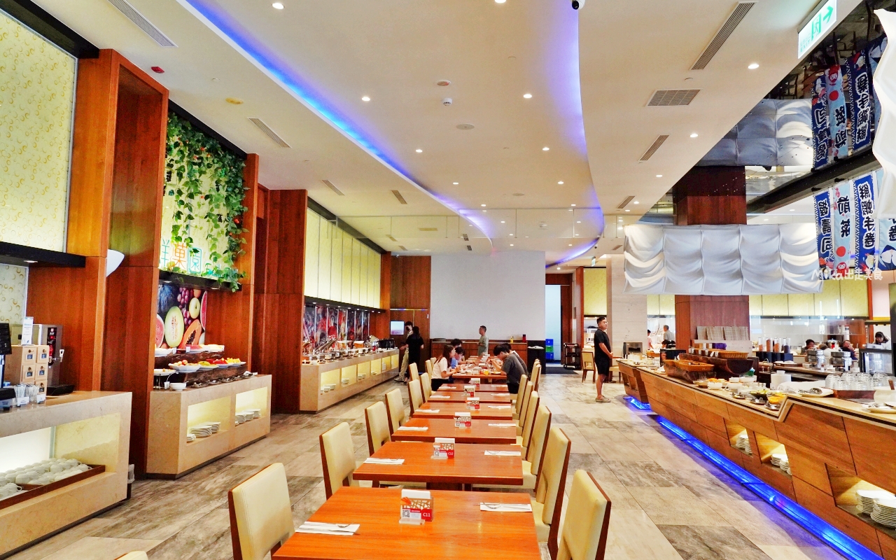 【澎湖】 福朋喜來登酒店｜澎湖住宿首選，豪華自助早餐跟無敵海景房還有大陽台，海天一色的無邊際泳池超級美！