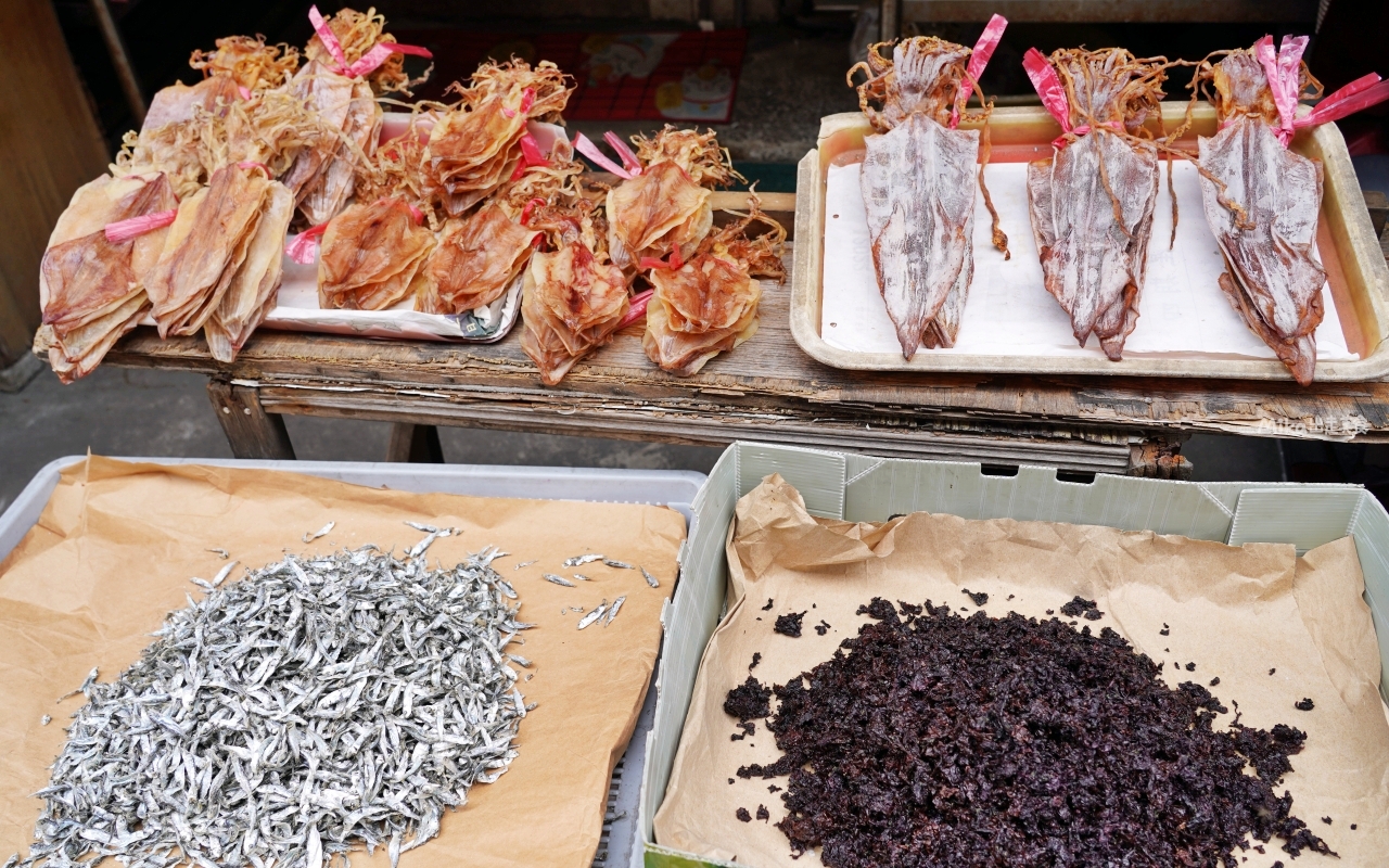 【澎湖】 馬公 北辰市場｜澎湖馬公最大市場，買名產來這裡更便宜，海菜蛋餅必吃＋周邊美食精選5家推薦喔。