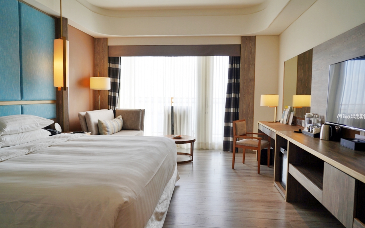 【澎湖】 福朋喜來登酒店｜澎湖住宿首選，豪華自助早餐跟無敵海景房還有大陽台，海天一色的無邊際泳池超級美！