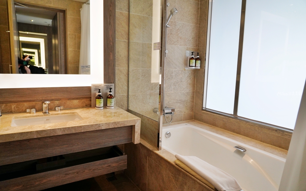 【澎湖】 福朋喜來登酒店｜澎湖住宿首選，豪華自助早餐跟無敵海景房還有大陽台，海天一色的無邊際泳池超級美！