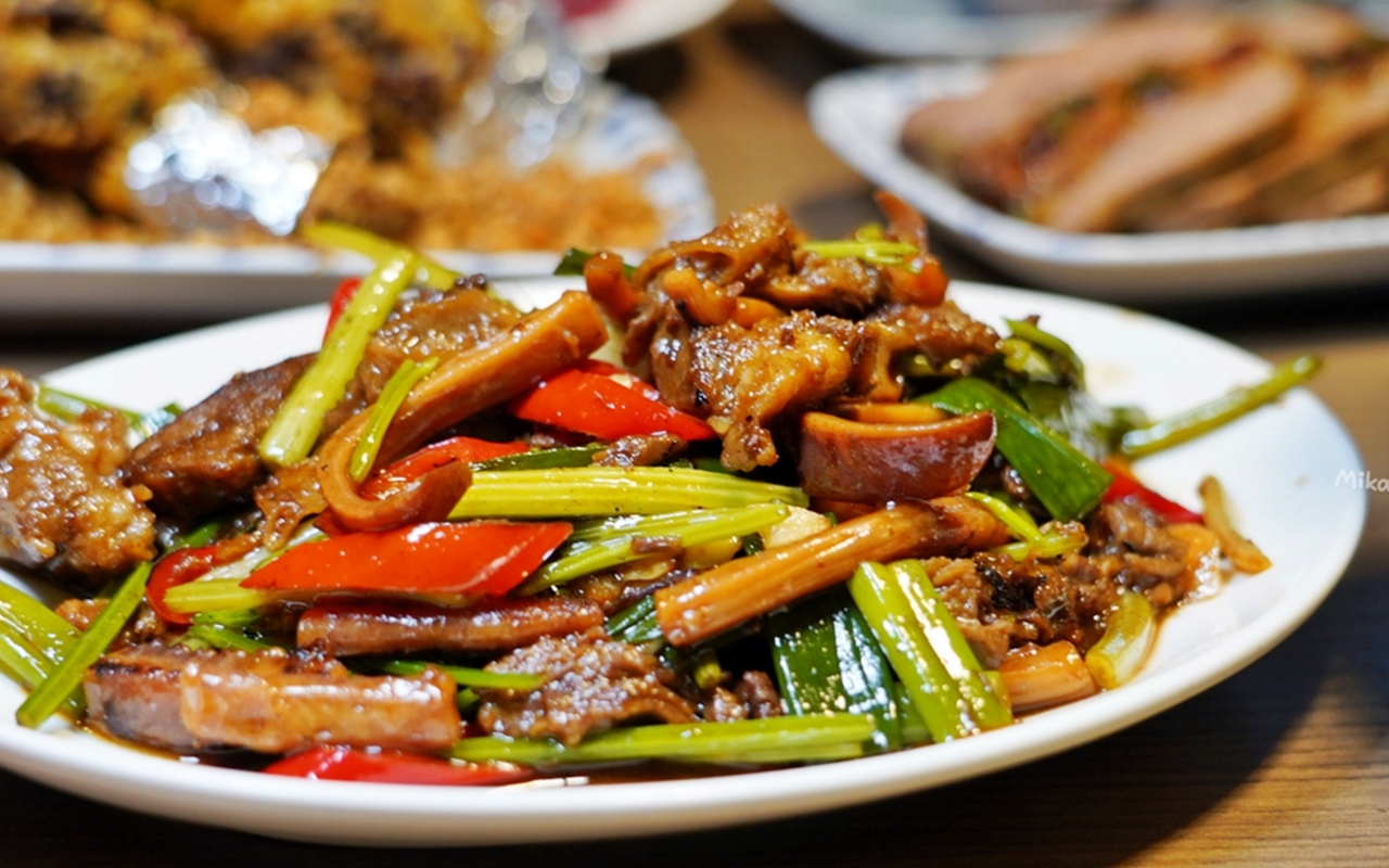 【台北】 牛富溫體涮牛肉｜新鮮現宰 每日直送 台南溫體牛肉鍋＋私房牛肉熱炒料理，激推必點拔絲地瓜！