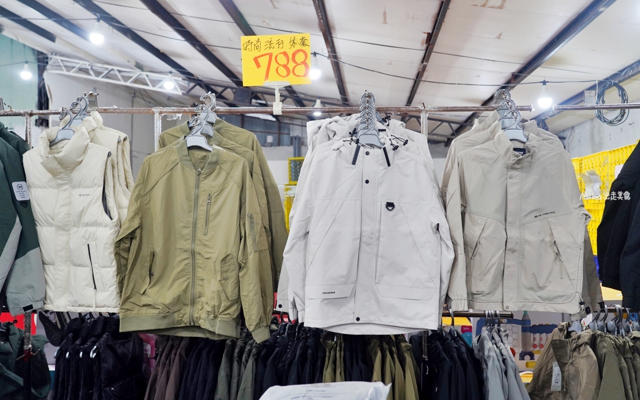 【台中】嘉益 萬件牛仔褲 聯合廠拍｜台中 南屯區大墩路  萬件牛仔褲X原廠犀牛 還有LOVEME 樂米商城 聯合廠拍熱賣中，秋冬款搶先登場，最低價3折起。