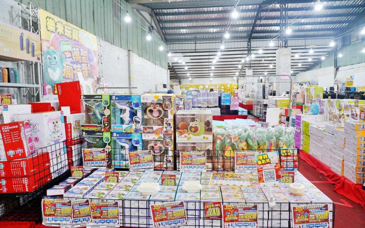 【台中】嘉益 萬件牛仔褲 聯合廠拍｜台中 南屯區大墩路  萬件牛仔褲X原廠犀牛 還有LOVEME 樂米商城 聯合廠拍熱賣中，秋冬款搶先登場，最低價3折起。