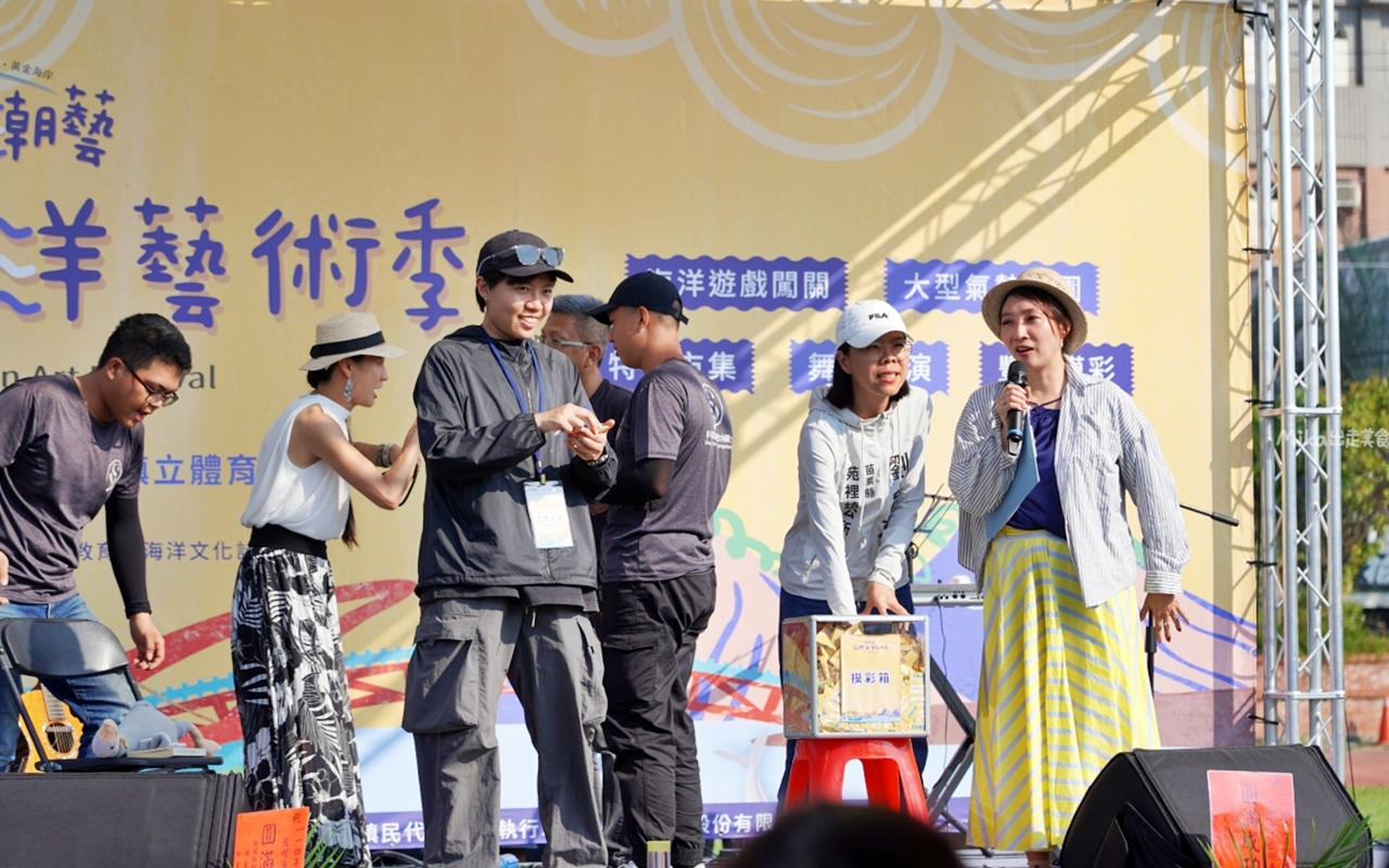 【苗栗】 苑裡 灣麗潮藝 海洋藝術季｜專屬苑裡的海洋派對，結合海洋市集、遊戲闖關跟DIY以及親子劇團等表演，文末還有苑裡秘境 夕陽海景大公開。