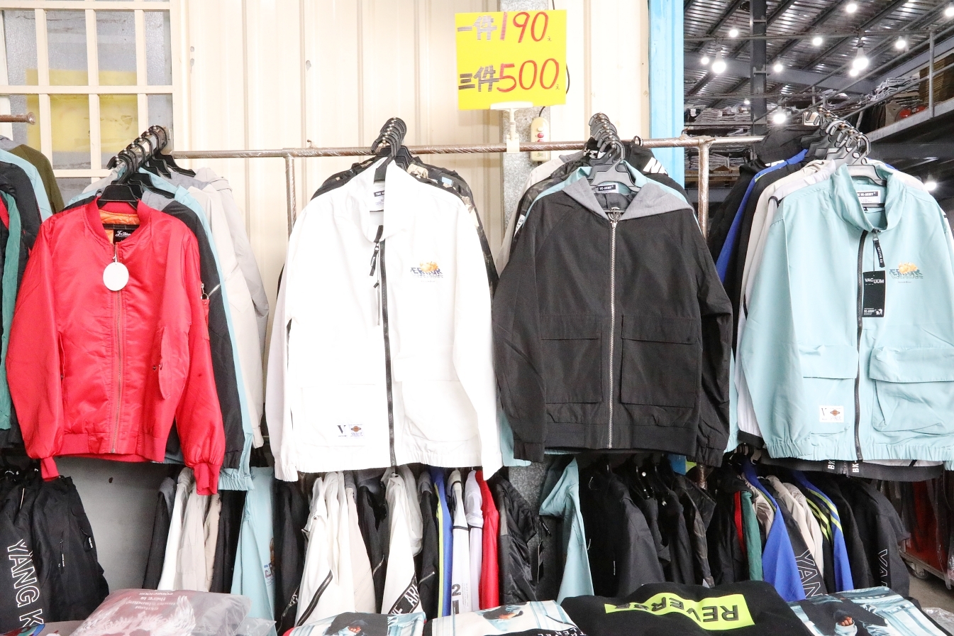 【桃園】大園 嘉益萬件牛仔褲｜ 冬季總倉開放！限時特價 最低只要100元起，長褲、長袖還有組合價 四件990元，還有五大品牌運動鞋。