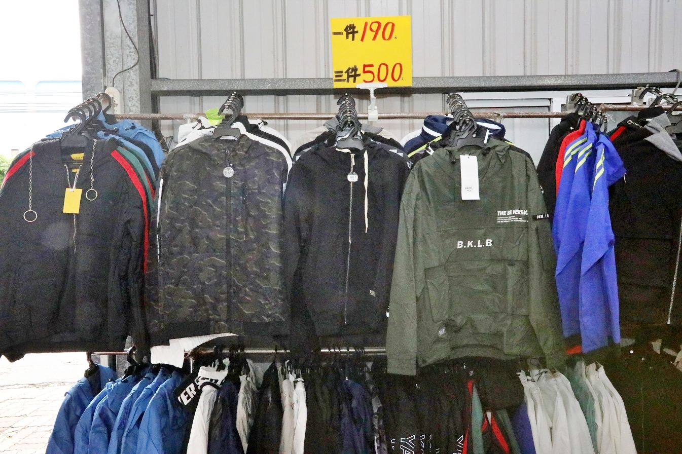 【桃園】大園 嘉益萬件牛仔褲｜ 冬季總倉開放！限時特價 最低只要100元起，長褲、長袖還有組合價 四件990元，還有五大品牌運動鞋。