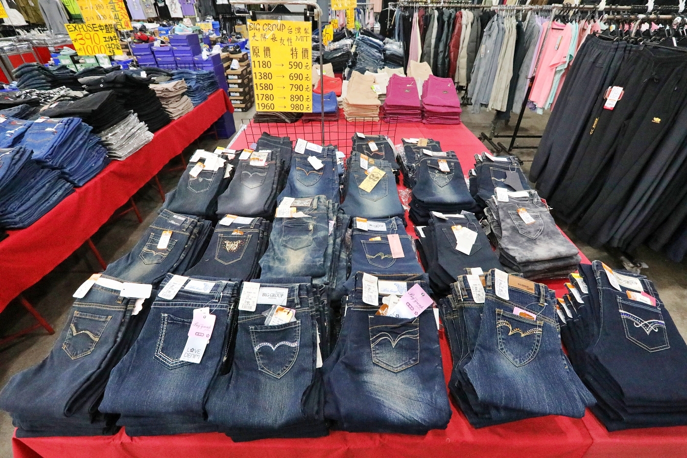 【桃園】大園 嘉益萬件牛仔褲｜ 冬季總倉開放！限時特價 最低只要100元起，長褲、長袖還有組合價 四件990元，還有五大品牌運動鞋。