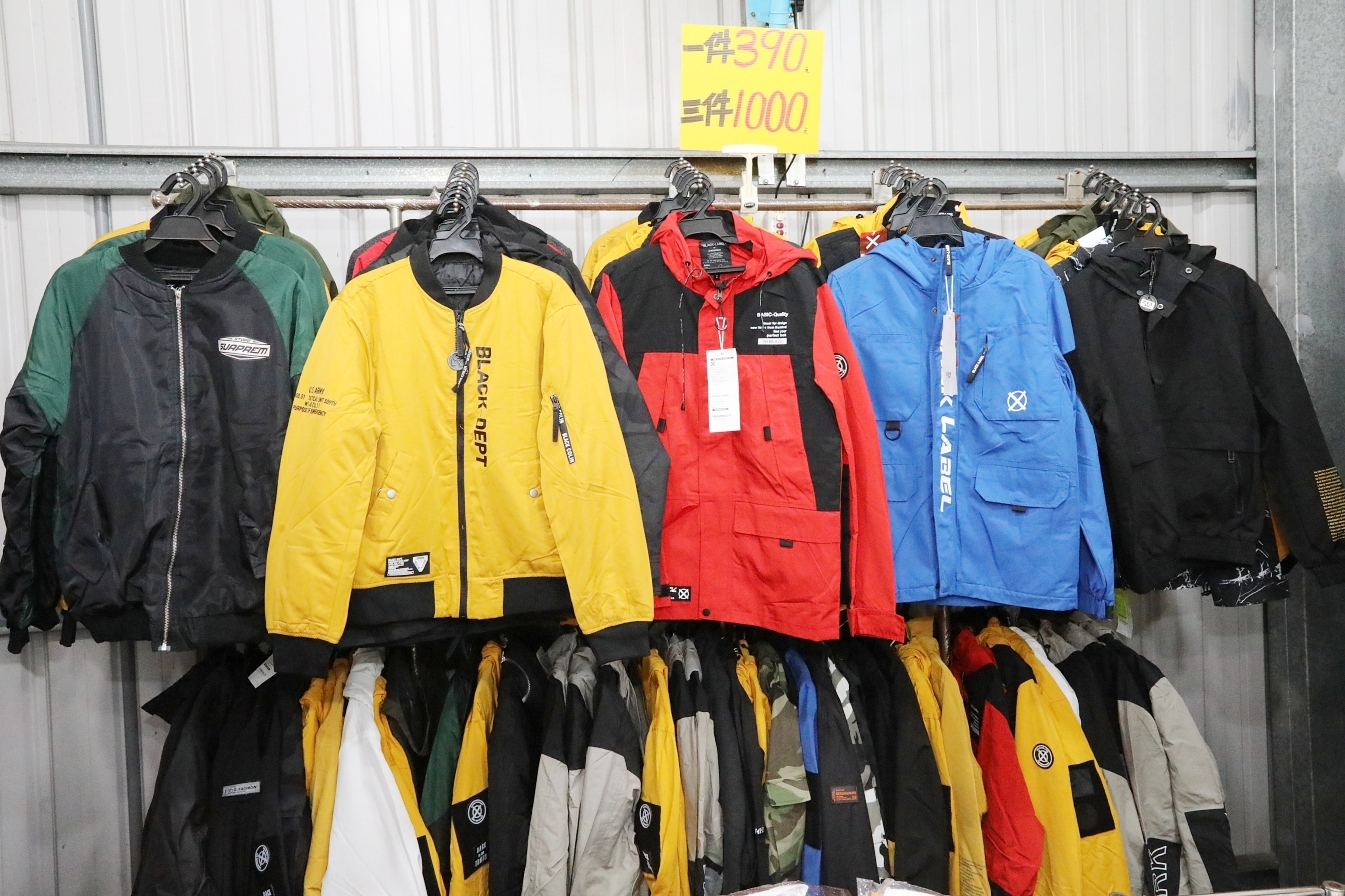 【桃園】大園 嘉益萬件牛仔褲｜ 冬季總倉開放！限時特價 最低只要100元起，長褲、長袖還有組合價 四件990元，還有五大品牌運動鞋。