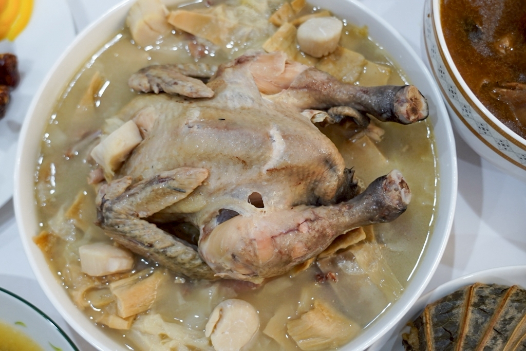 【新北】2026年上海鄉村 年菜宅配預購中｜上海鄉村限量1000份「海派五品年菜組」，宅配到府，不用一小時就能輕輕鬆鬆出一桌國宴年菜料理。